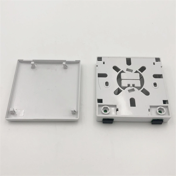 Does a fiber optic coupler contain optical fibers 